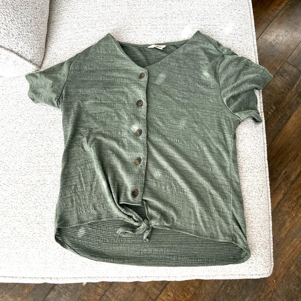 Short sleeve green button up shirt.